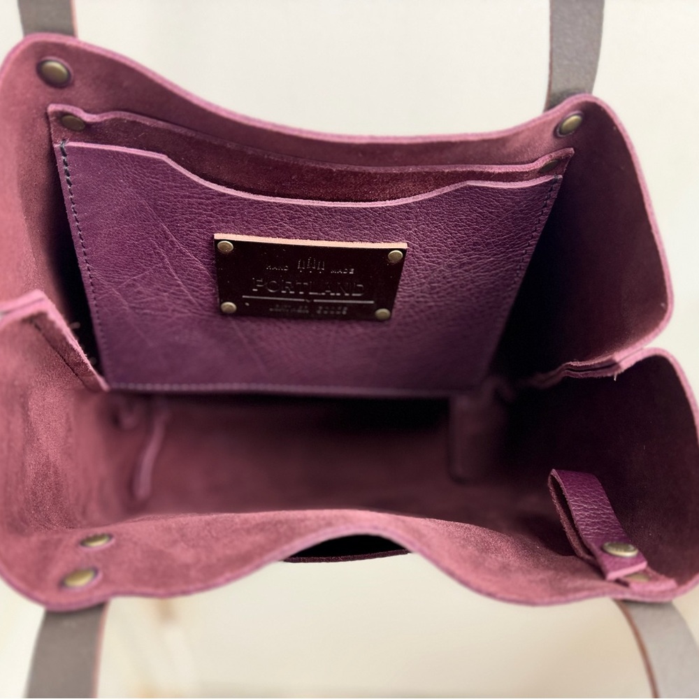 Portland Leather Goods Classic Tote Plum black handles New in Original Box - Picture 4 of 10